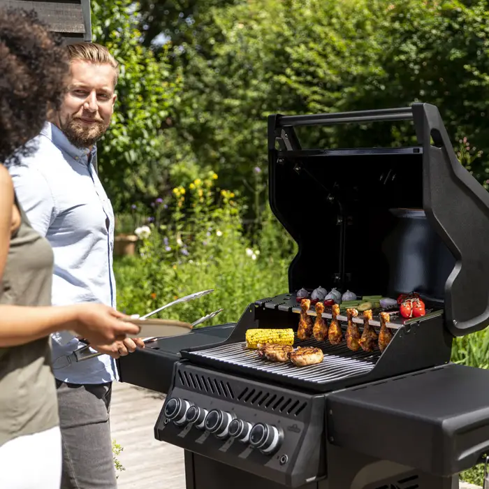 barbecue napoleon phantom rogue se 425